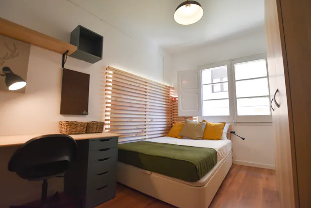 Private room in Carrer de les Penedides, Barcelona (1094231) room image 1