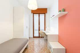 私人房间 正在以 €549 的月租出租，其位于 Verona, Via Mario Morgantini