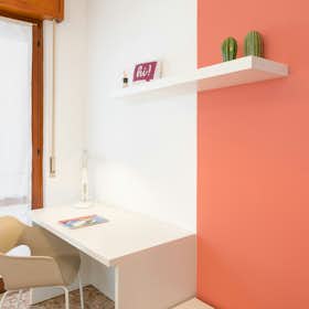 Private room for rent for €549 per month in Verona, Via Mario Morgantini