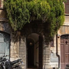 Apartment for rent for €1,900 per month in Rome, Via di Monserrato