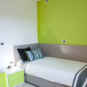 Private room for rent for €578 per month in Trento, Via Tomaso Gar