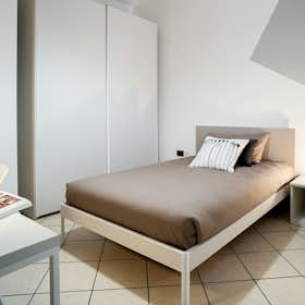 私人房间 正在以 €517 的月租出租，其位于 Trento, Via Palermo