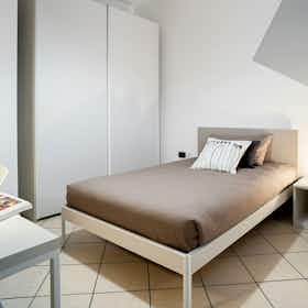 私人房间 正在以 €517 的月租出租，其位于 Trento, Via Palermo