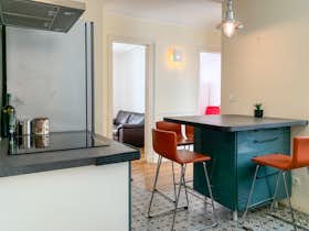 Apartment for rent for €2,600 per month in Neuilly-sur-Seine, Avenue Achille Peretti