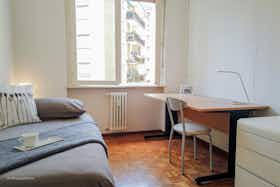 Cameră privată de închiriat pentru 501 EUR pe lună în Trento, Via Gocciadoro