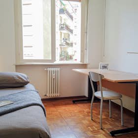 Pokój prywatny do wynajęcia za 501 € miesięcznie w mieście Trento, Via Gocciadoro