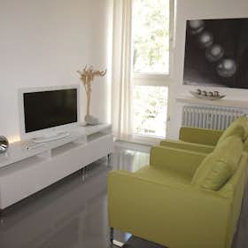 Studio for rent for €1,150 per month in Düsseldorf, Benzenbergstraße