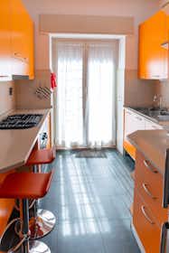 Apartment for rent for €1,850 per month in Rome, Via Nonantola