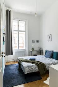 Private room for rent for HUF 151,140 per month in Budapest, Bethlen Gábor utca