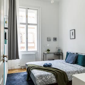Private room for rent for HUF 152,381 per month in Budapest, Bethlen Gábor utca
