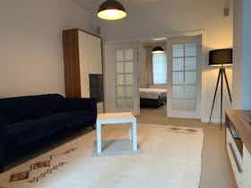 Apartment for rent for €1,350 per month in Etterbeek, Vrijwilligerslaan