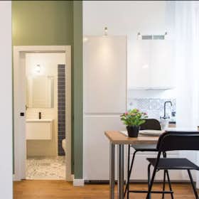 Studio for rent for €1,150 per month in Milan, Via Stresa