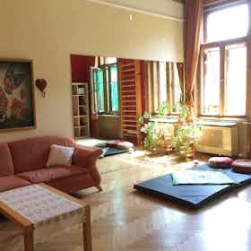 Wohnung zu mieten für 303.383 HUF pro Monat in Budapest, Baross utca