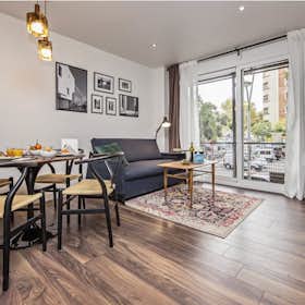 Apartment for rent for €4,121 per month in Barcelona, Avinguda del Paral.lel