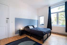 House for rent for €875 per month in Etterbeek, Rue Peter Benoit