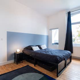 Huis te huur voor € 875 per maand in Etterbeek, Rue Peter Benoit