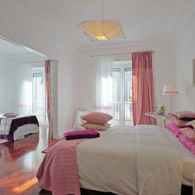Apartment for rent for €2,500 per month in Lisbon, Rua Cidade de Liverpool