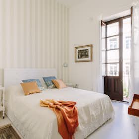 Appartamento for rent for 1.700 € per month in Siracusa, Via dei Mergulensi