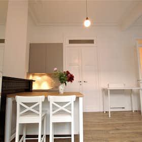 Studio for rent for 995 € per month in Schaerbeek, Émile Maxlaan