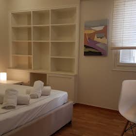 Private room for rent for €400 per month in Athens, Averof