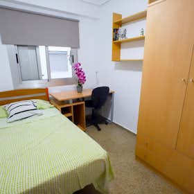 Private room for rent for €345 per month in Valencia, Calle Explorador Andrés