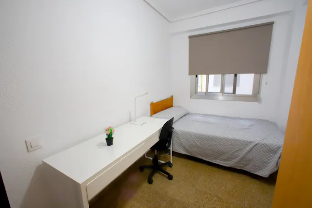 Private room in Calle Explorador Andrés, Valencia (1096777) room image 2