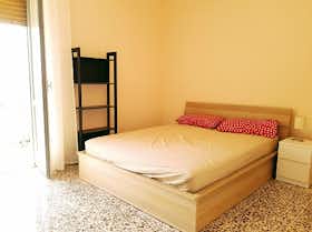 Приватна кімната за оренду для 200 EUR на місяць у Catania, Via Plebiscito