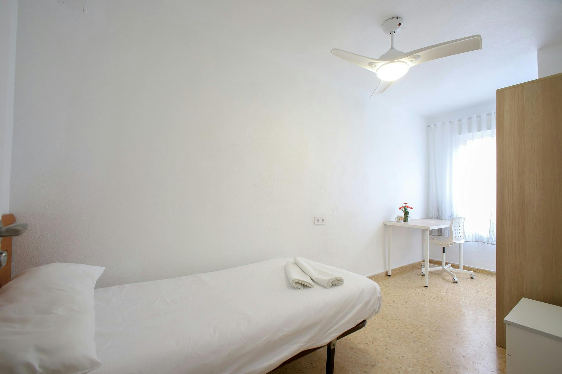 Private room for rent for €315 per month in Valencia, Avinguda Valladolid