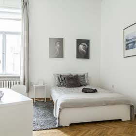 Private room for rent for HUF 165,559 per month in Budapest, Október 6. utca