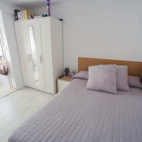 Private room for rent for €435 per month in Valencia, Calle de la Puebla de Farnals