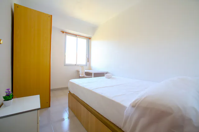 Private room in Calle Lorenzo Palmireno, Valencia (1097590) room image 2
