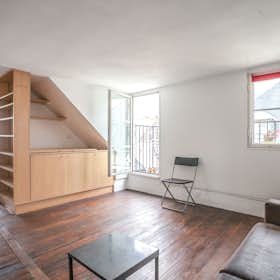 Apartment for rent for €1,785 per month in Paris, Place du Marché Sainte-Catherine