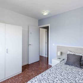 Private room for rent for €400 per month in Valencia, Plaça Àvila