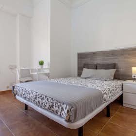 Private room for rent for €410 per month in Valencia, Calle San Martín