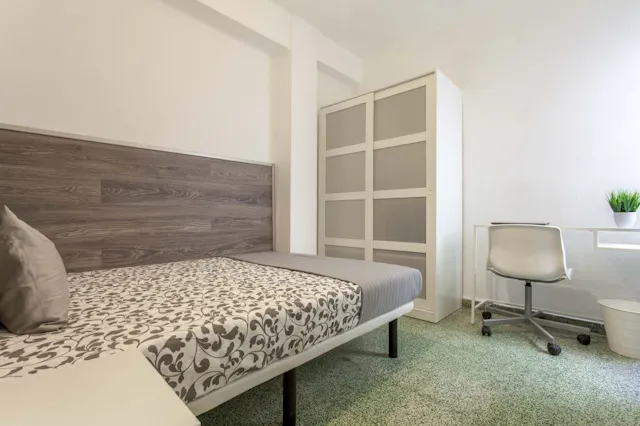 Private room in Calle Doctor Ferrán, Valencia (1098093) room image 1