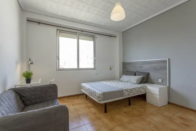 Private room in Calle Santos Justo y Pastor, Valencia (1098108) room image 1