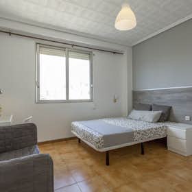 Private room for rent for €410 per month in Valencia, Calle Santos Justo y Pastor