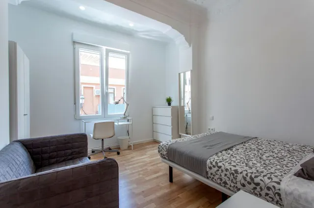 Private room in Calle Actor Llorens, Valencia (1098124) room image 1