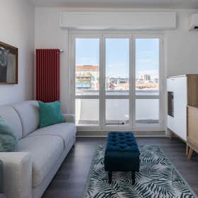 Appartement te huur voor € 2.190 per maand in Milan, Via Matteo Maria Boiardo