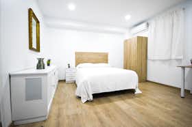 单间公寓 正在以 €585 的月租出租，其位于 Valencia, Carrer del Mestre Sosa