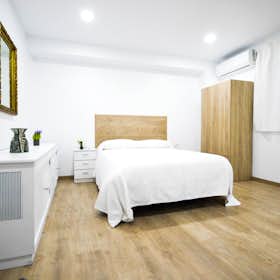 单间公寓 正在以 €585 的月租出租，其位于 Valencia, Carrer del Mestre Sosa