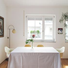 公寓 正在以 €2,390 的月租出租，其位于 Munich, Riedener Straße