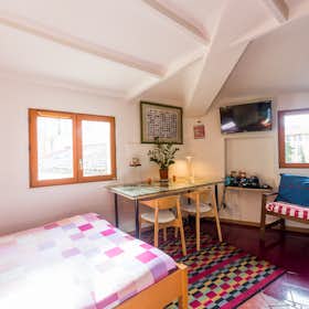 Studio for rent for € 1.300 per month in Aix-en-Provence, Rue Finsonius