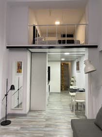 Apartment for rent for €1,100 per month in Madrid, Calle de Blasco de Garay