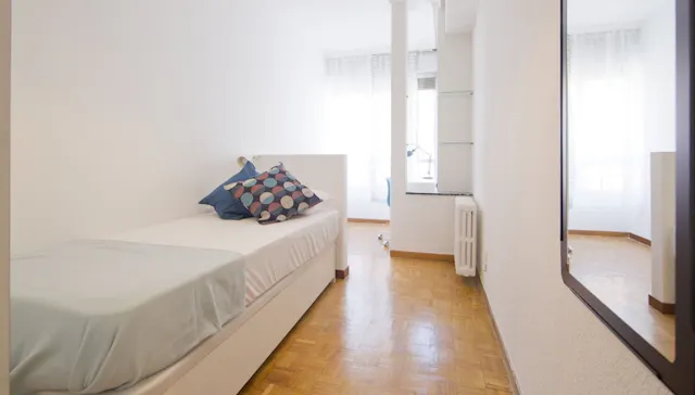Private room in Calle de Mauricio Legendre, Madrid (1099479) room image 1