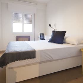 Private room for rent for €600 per month in Madrid, Calle de Mauricio Legendre