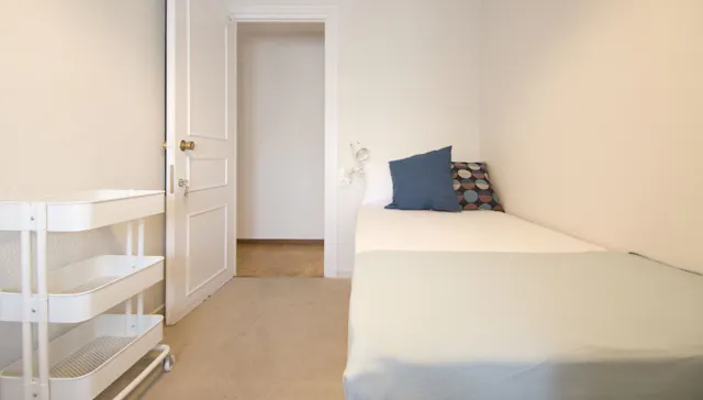 Private room in Calle de Mauricio Legendre, Madrid (1099486) room image 2