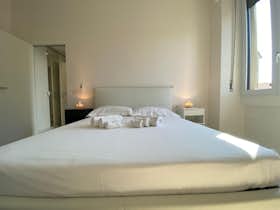 Apartment for rent for €2,000 per month in Milan, Viale Regina Margherita