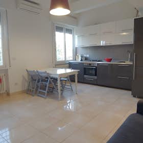 Apartment for rent for €1,500 per month in Bologna, Via Tiberio Fiorilli