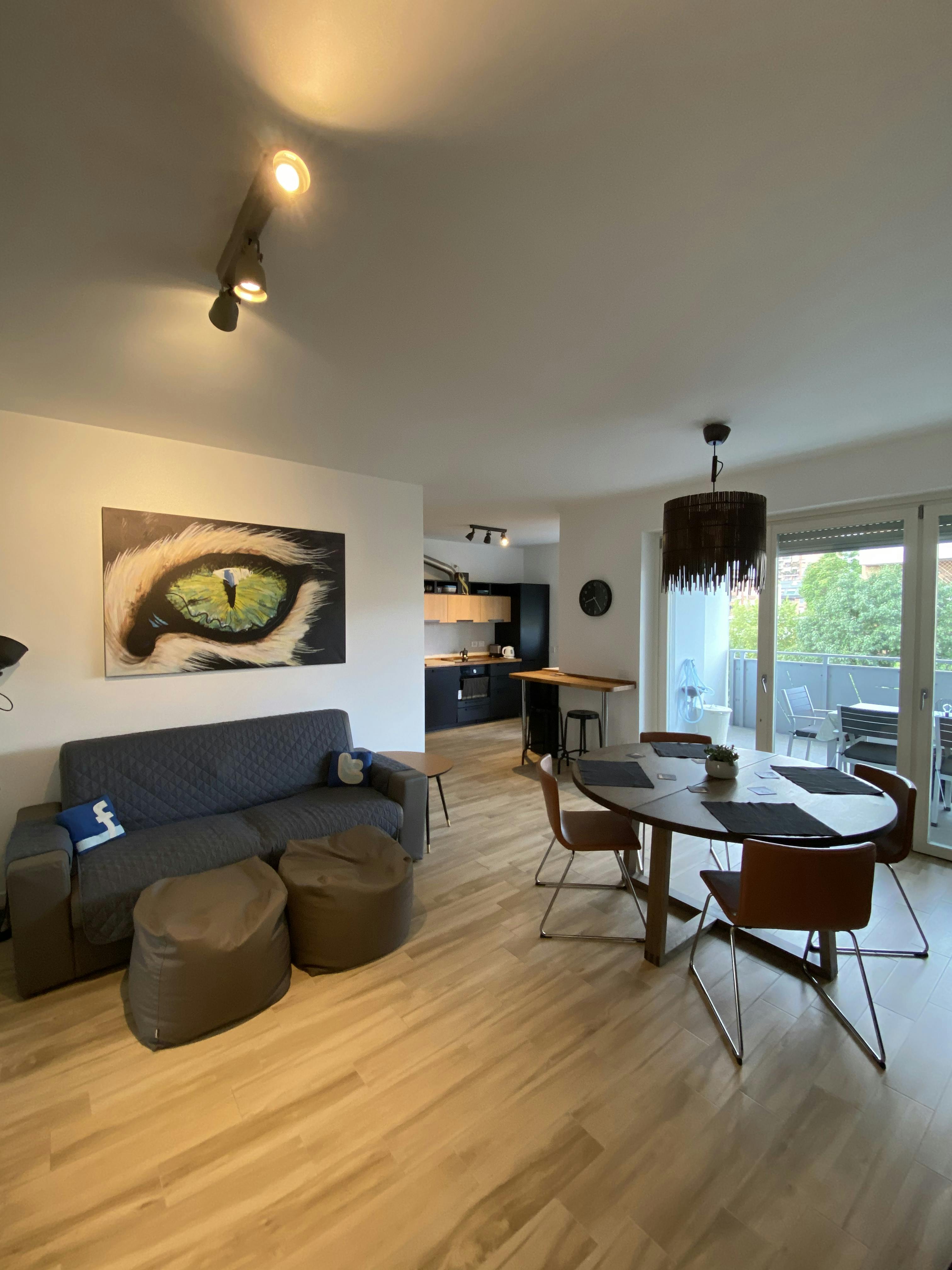 公寓 正在以 €2,250 的月租出租，其位于 Milan, Via Diego Guicciardi